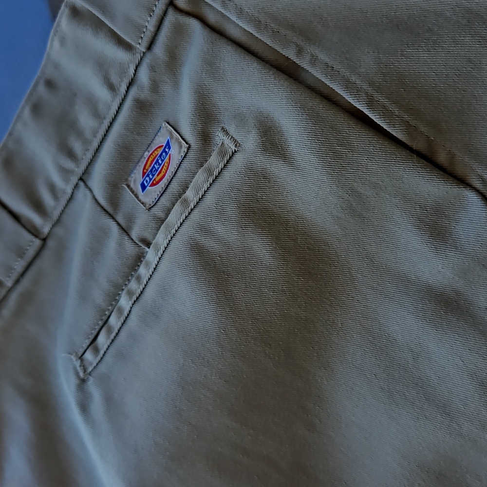 Dickies tan mens pants. 40W x34 L. NWOT